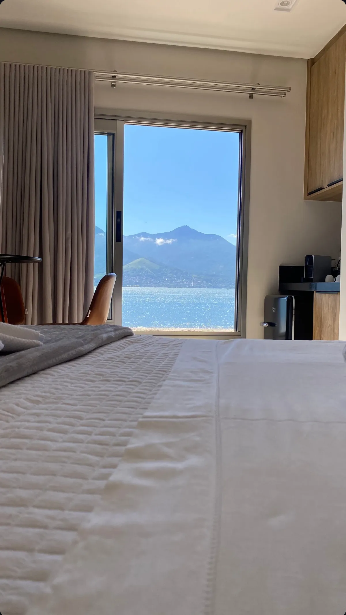 Quarto com vista para o mar — Ágape